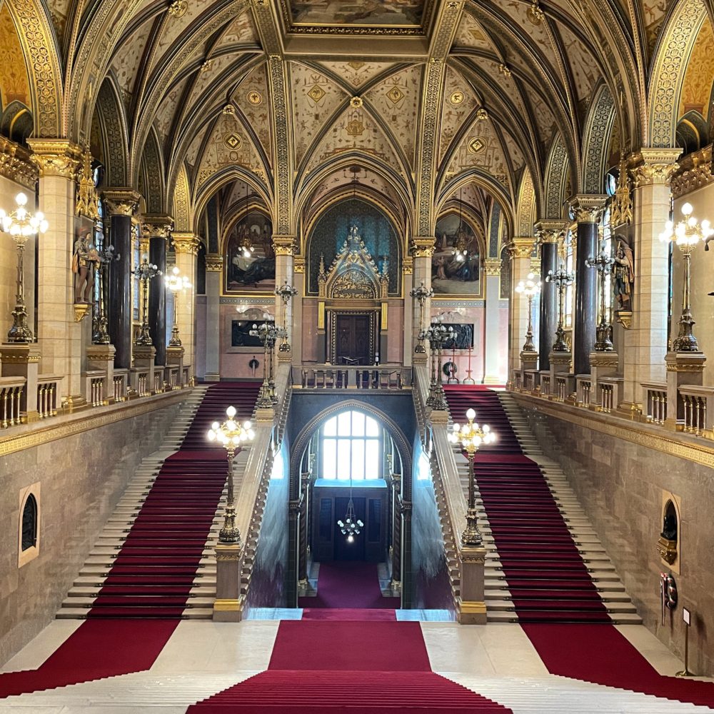 The Splendor of the Hungarian Parliament Building: A Glimpse into its Art and History