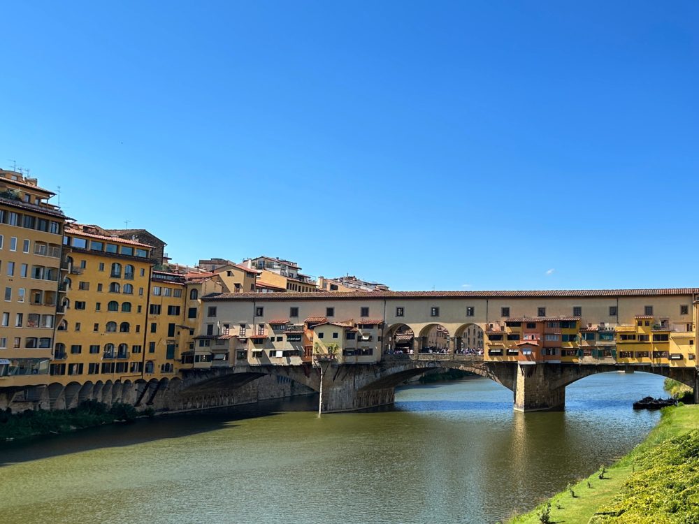 The Ponte Vecchio: A Bridge of History and Beauty in Firenze