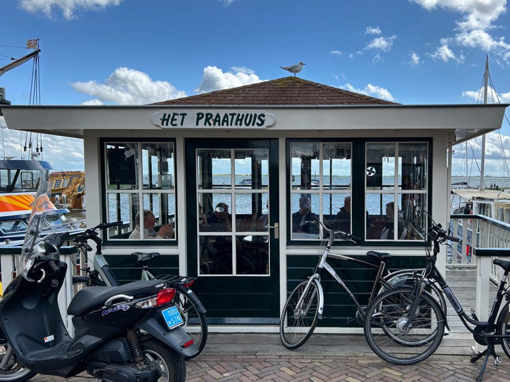 Volendam’s Chatterbox: Unveiling ’Het Praathuis’