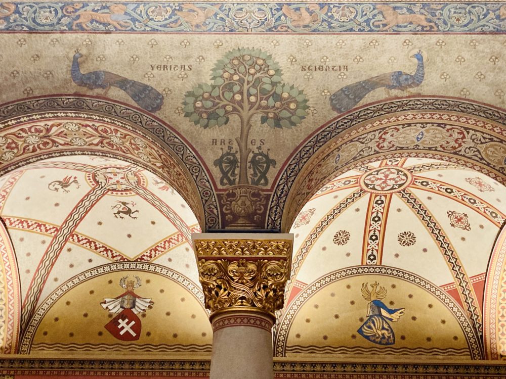 Symbolism of “Veritas Scientia Artes” in the Romanesque Hall of Budapest’s Museum of Fine Arts