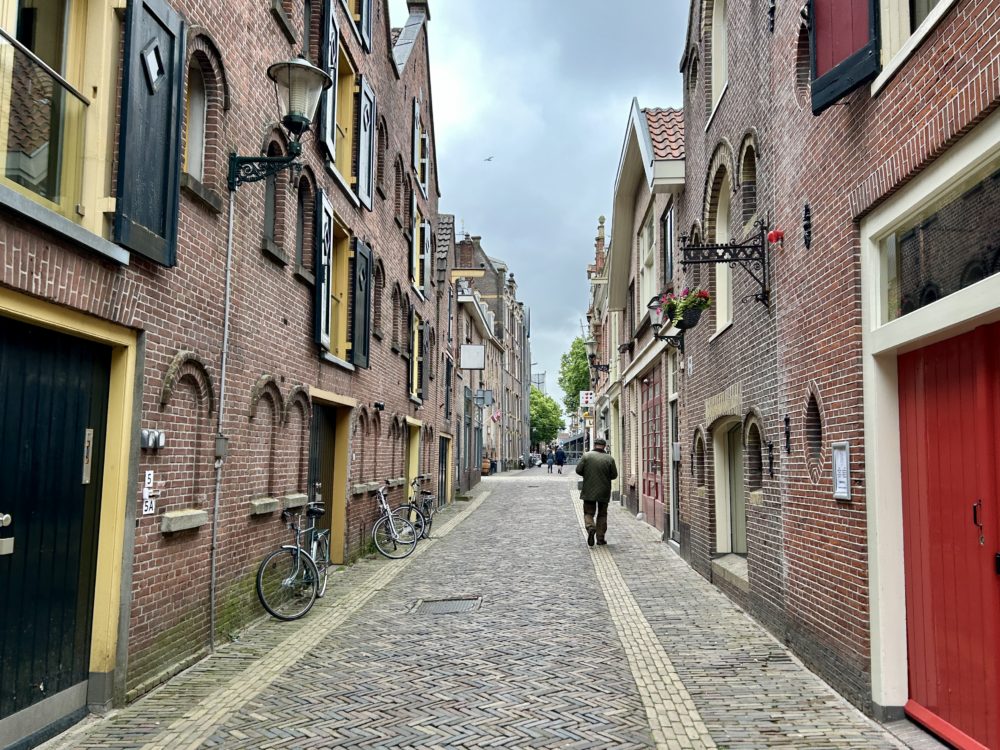 Alkmaar’s Hidden Lanes: Living Among History