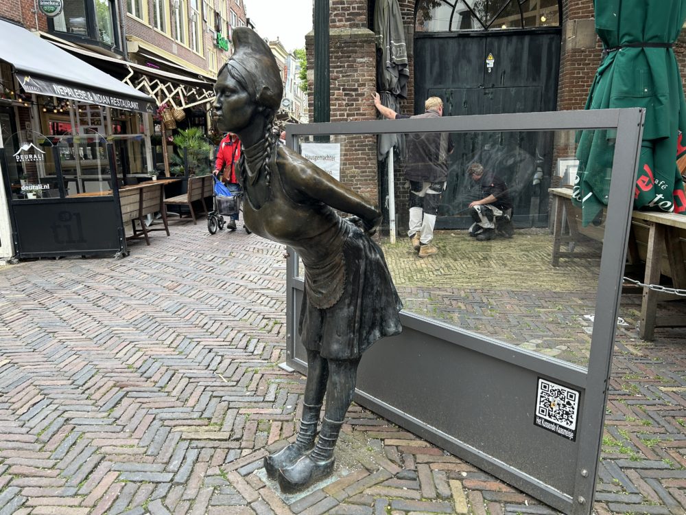 Love Cast in Bronze: The Kissing Cheesegirl of Alkmaar