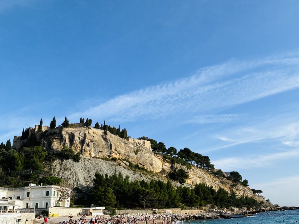 The Majestic Château de Cassis: A Luxury Retreat with Stunning Views