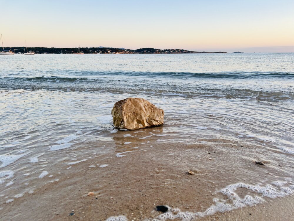 Bandol Beach: A Summer Hotspot and Autumn Haven