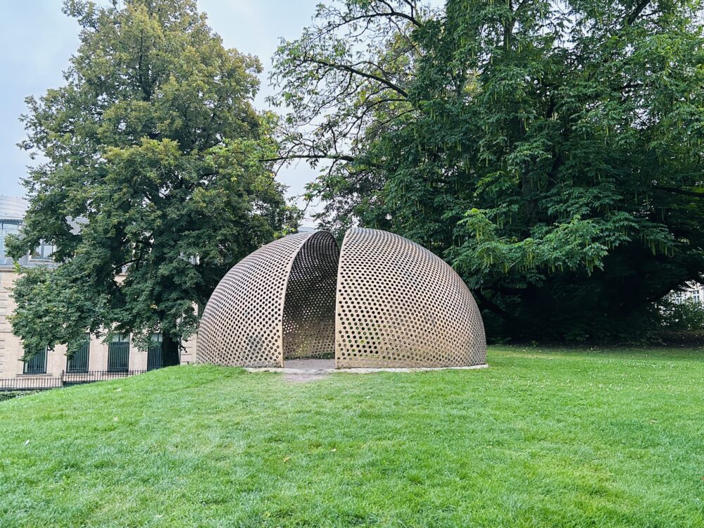 Le Passe Muraille: A Sensory Journey in Parc Fondation Pescatore