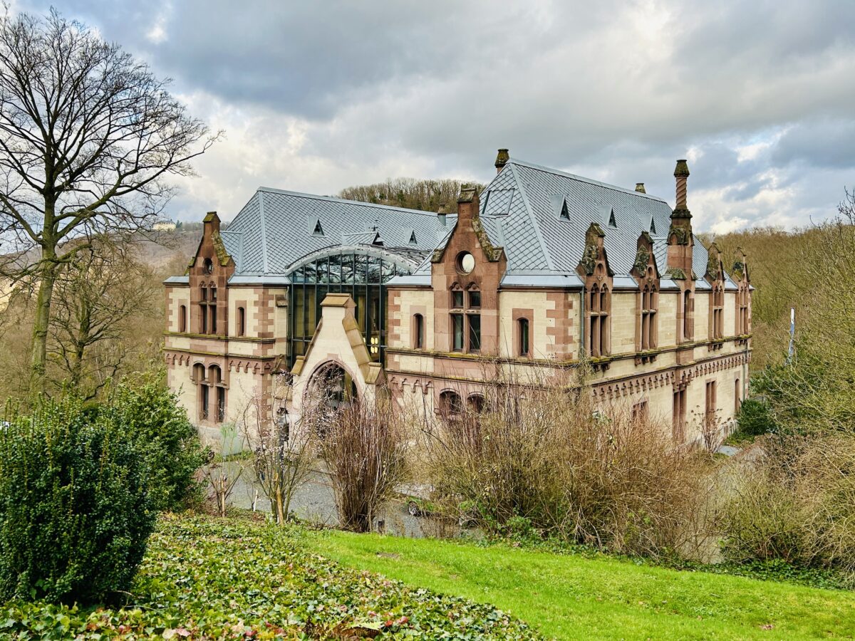 The Grand Gateway to Schloss Drachenburg: A Story of Elegance and Welcome  