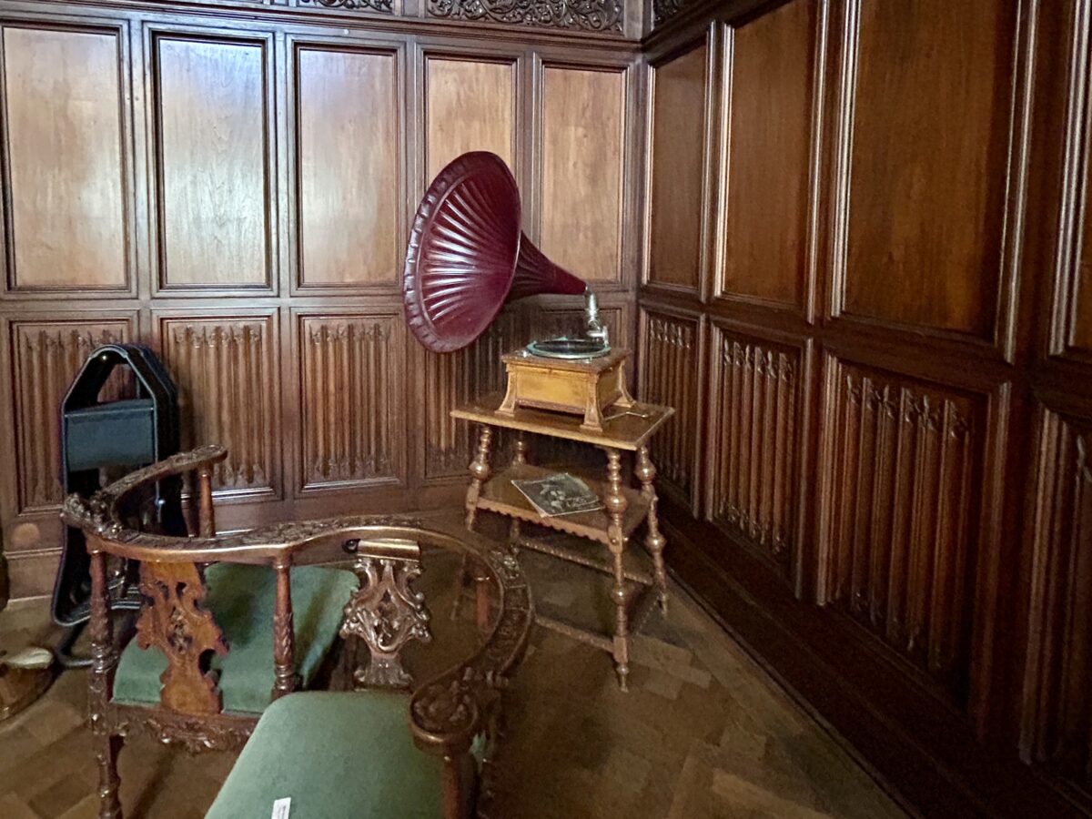 Celebrating the International Day of Music with the Drachenburg Castle Gramophone