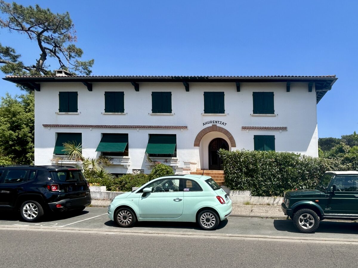 Ahurentzat: The Story Behind Arcachon’s Mysterious Building  