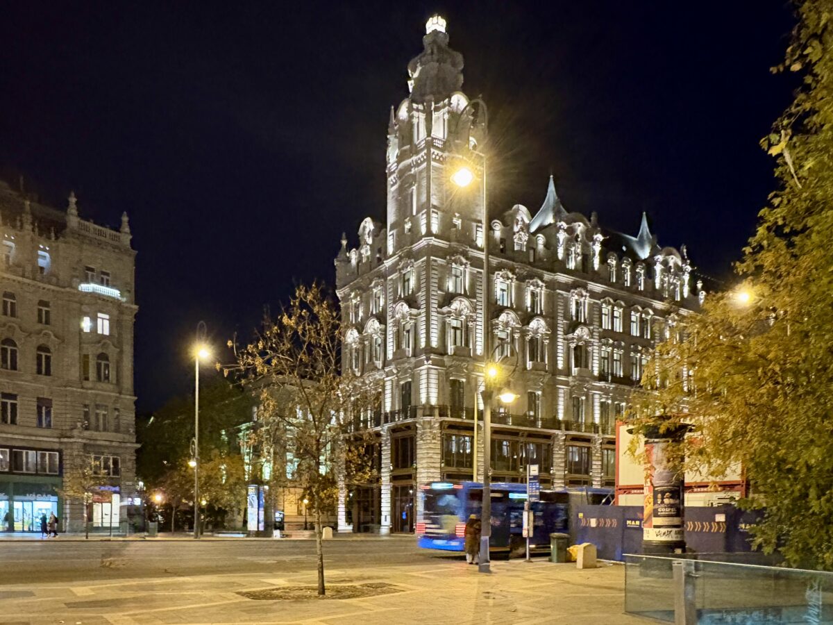 Palaces, Platforms and Public Transport: Ferenciek Tere in Style