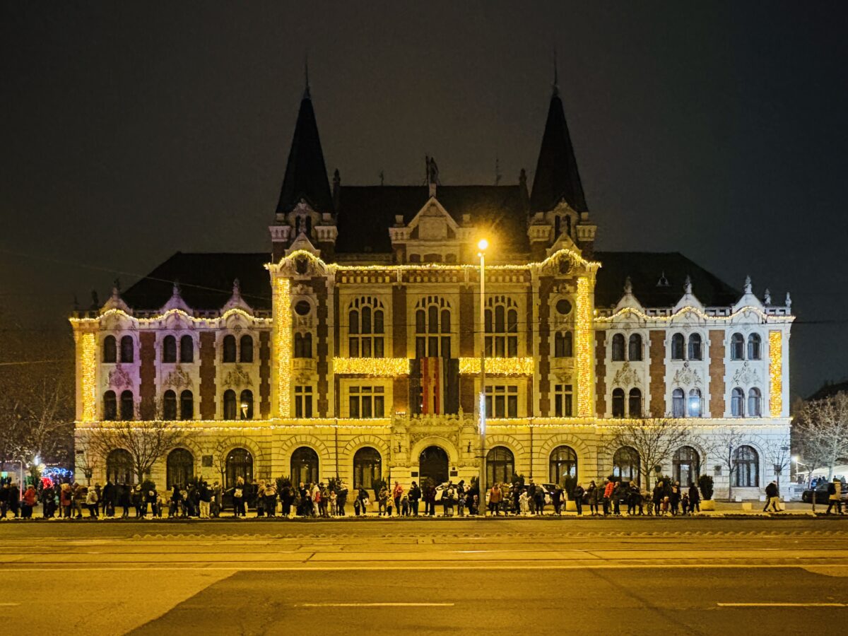 Christmas lights in Újpest that steal the show and some sleep