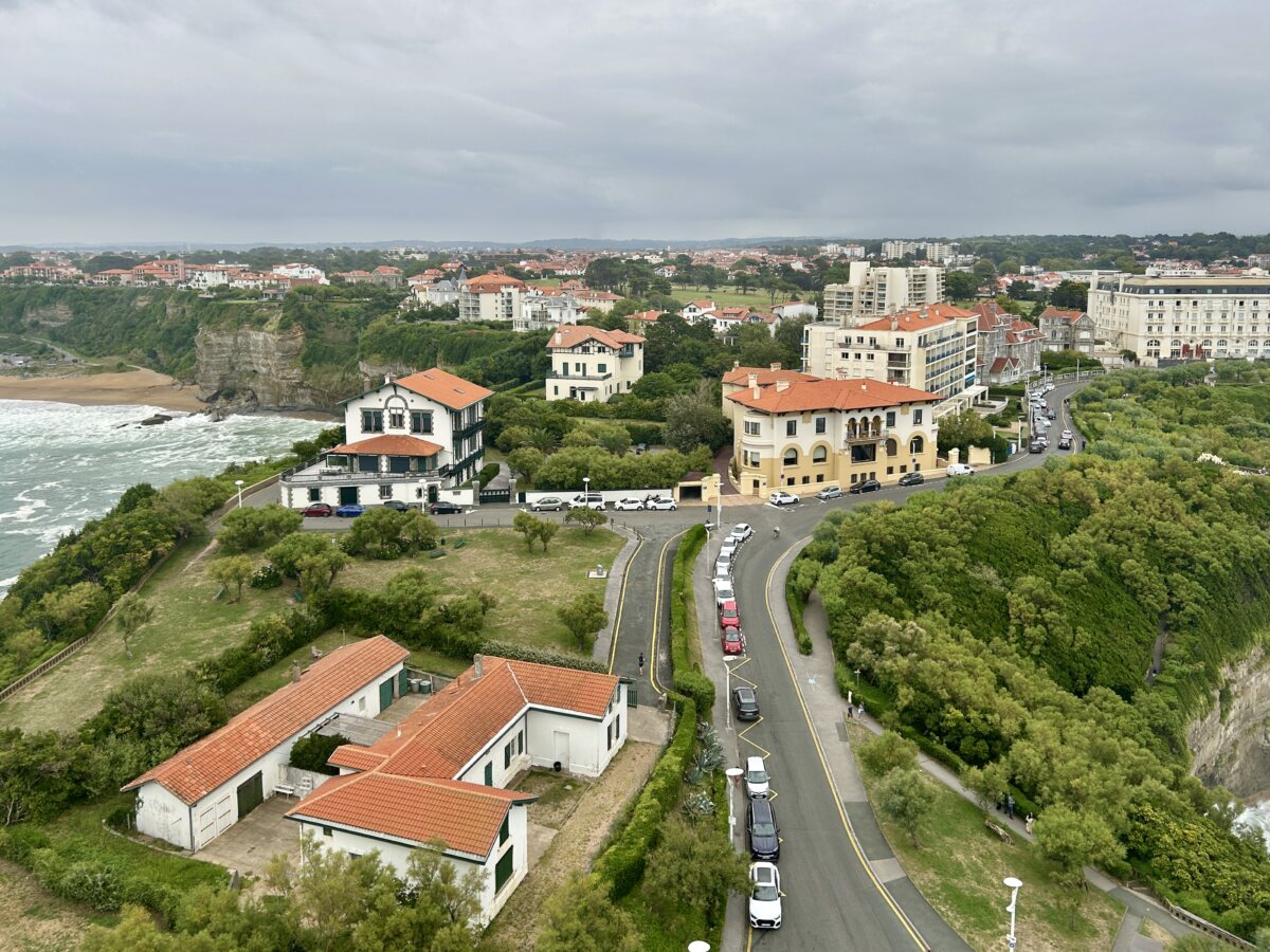 Avenue de l’Impératrice in Biarritz and the road to the lighthouse