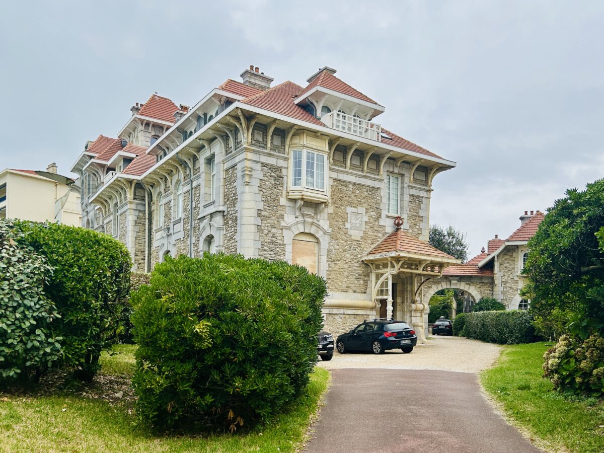 Villa San Martino and the quiet grandeur of Biarritz