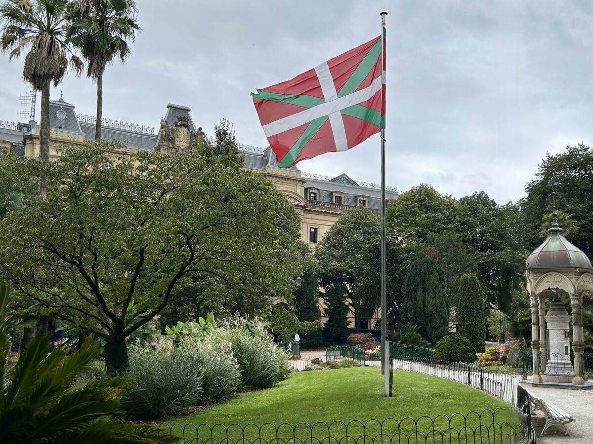 The story of the Basque flag and its many lives
