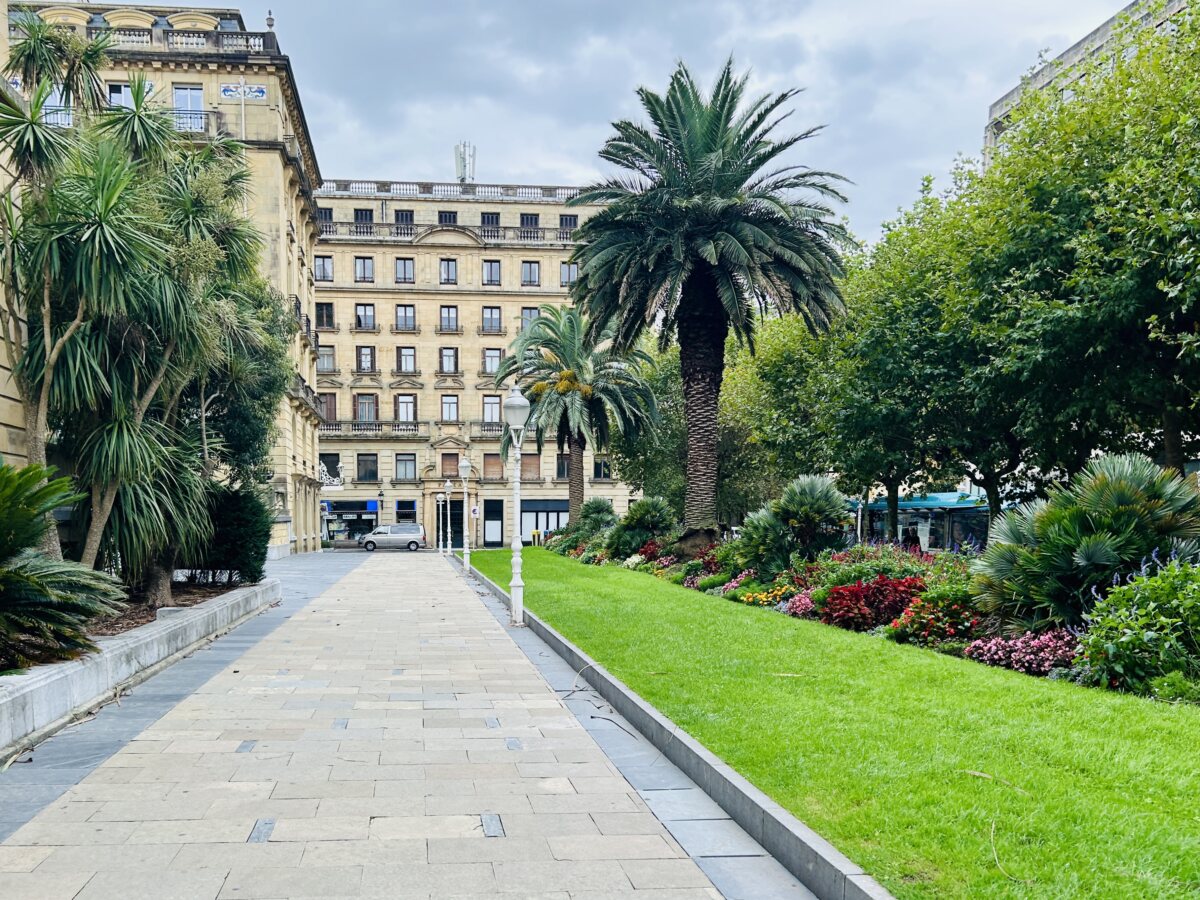 San Sebastián, where palm trees stay calm and the ocean does whatever it wants