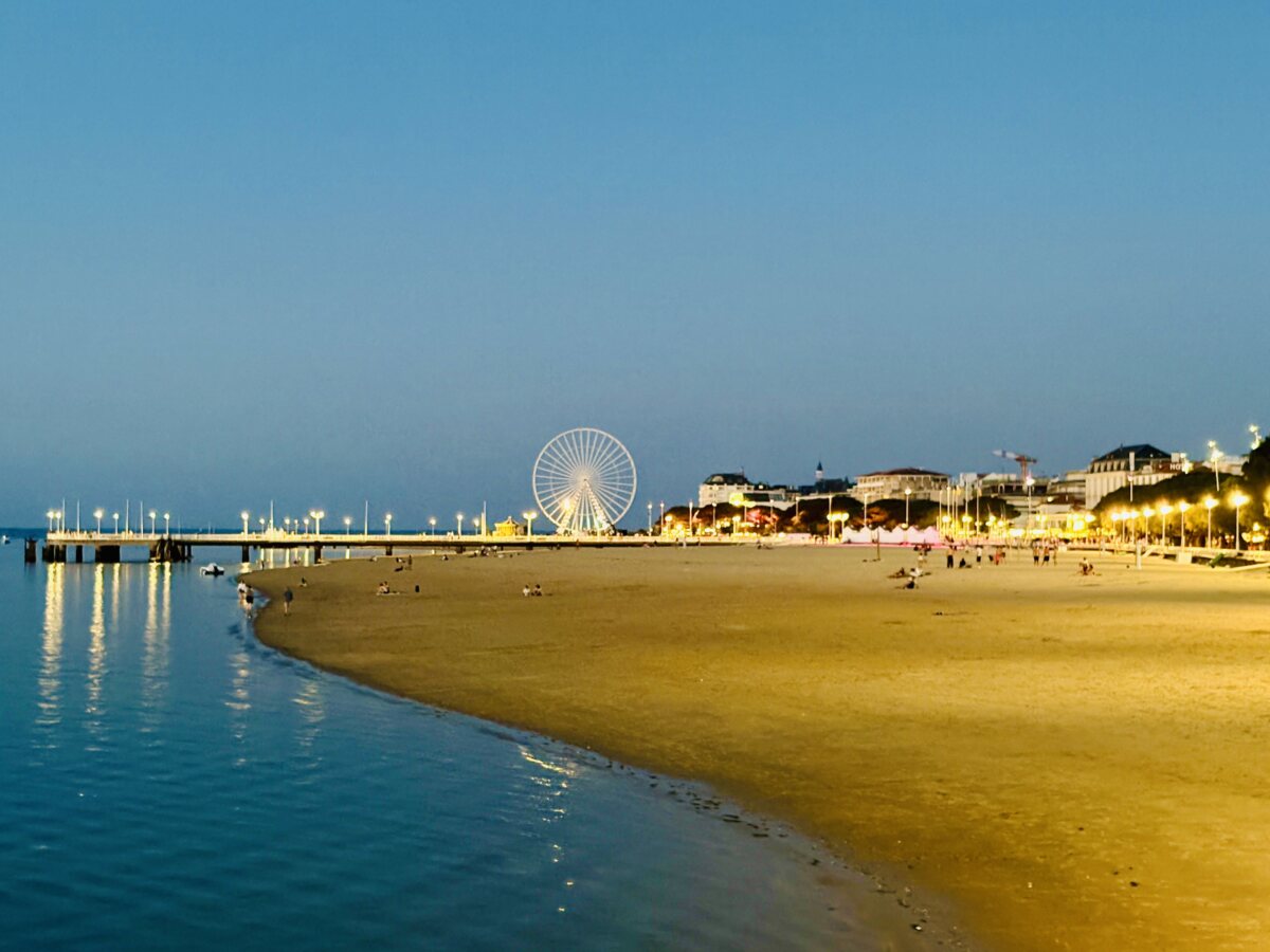 The Arcachon spring spin: High altitude over the Atlantic bay