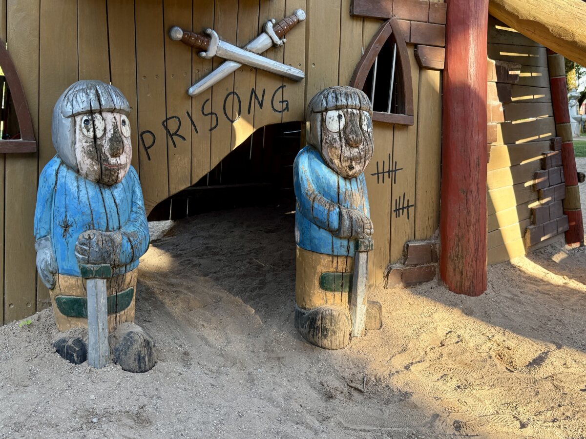 The castle in the park: Mastering Luxembourgish grammar at the playground