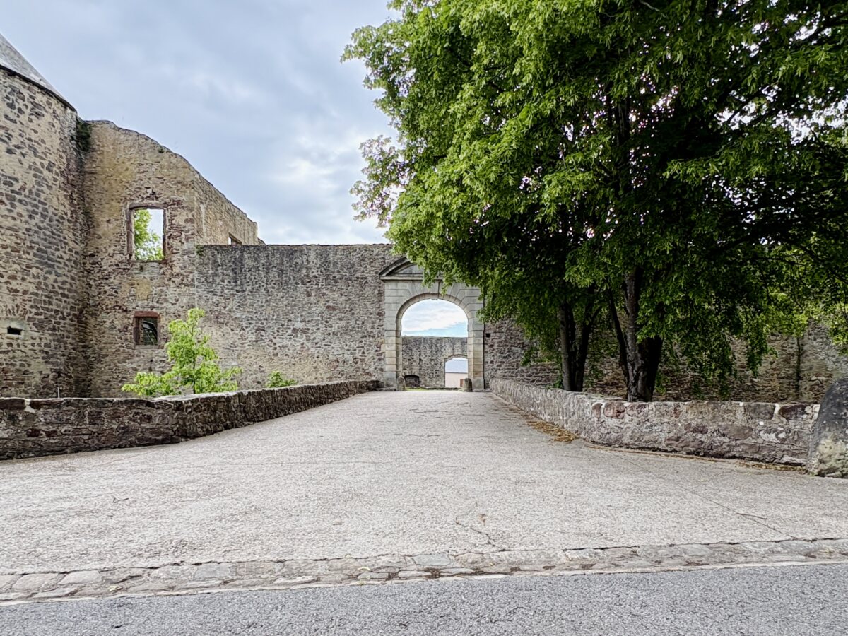 The history of Pettingen Castle in Luxembourg: From royal fortress to a one franc bargain